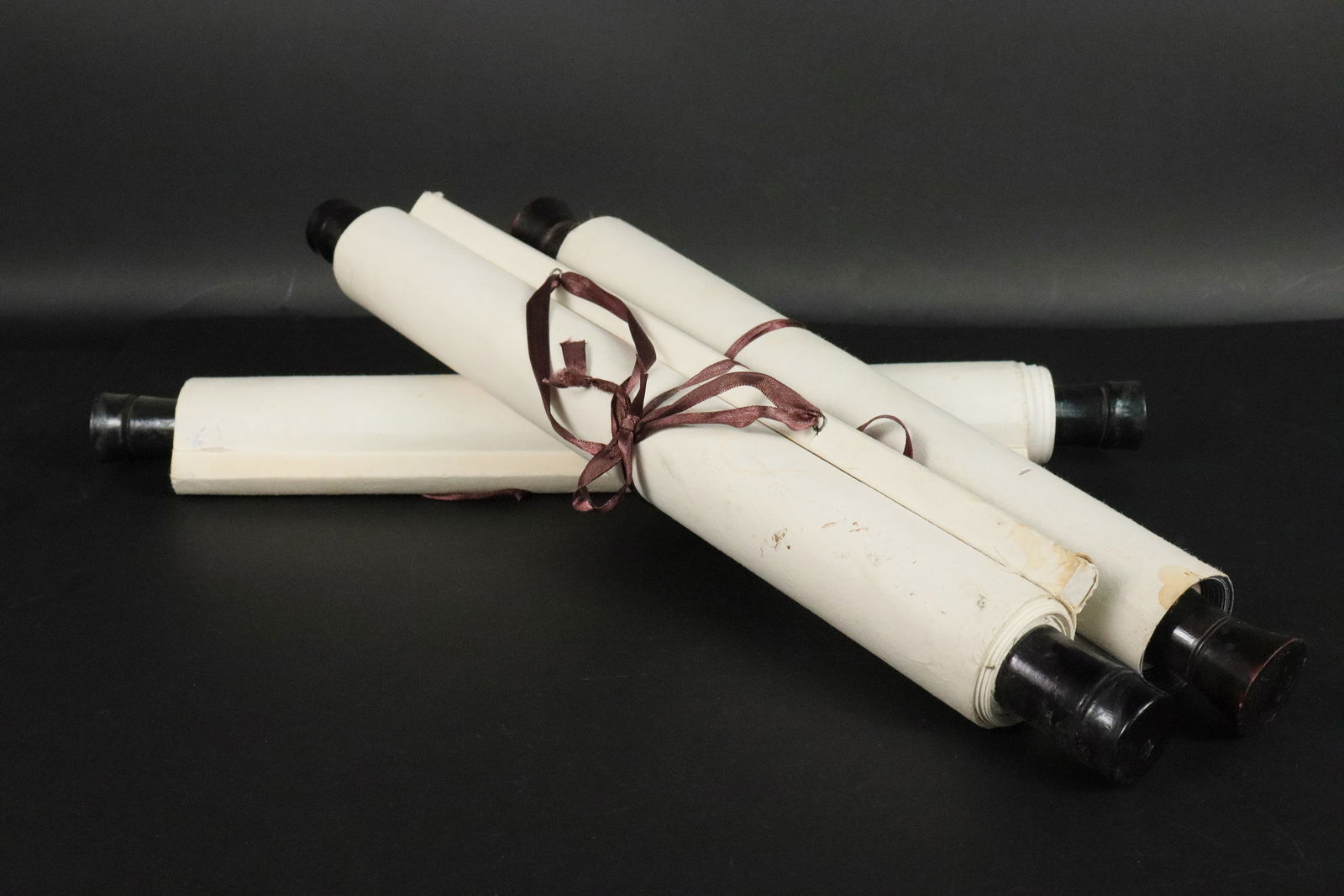 Lots Chinese scrolls: Lots Chinese long scrolls.