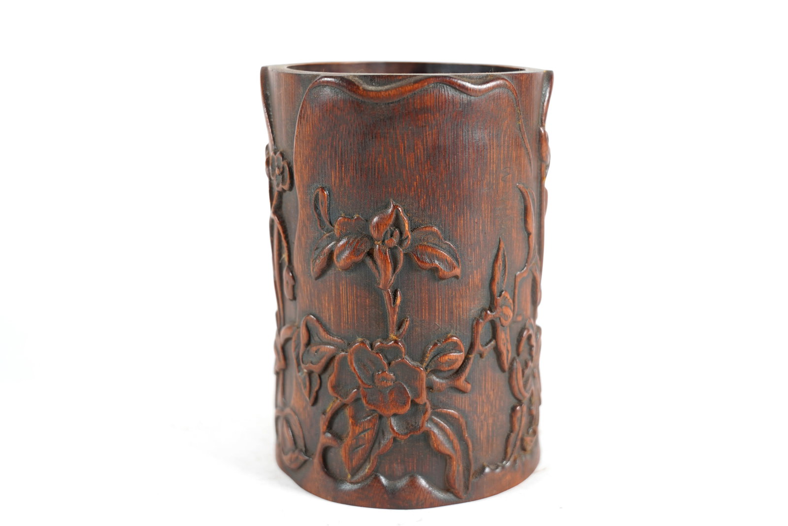Chinese fine brush pot: Chinese fine brush pot. H: 6.5" x W: 4.6."