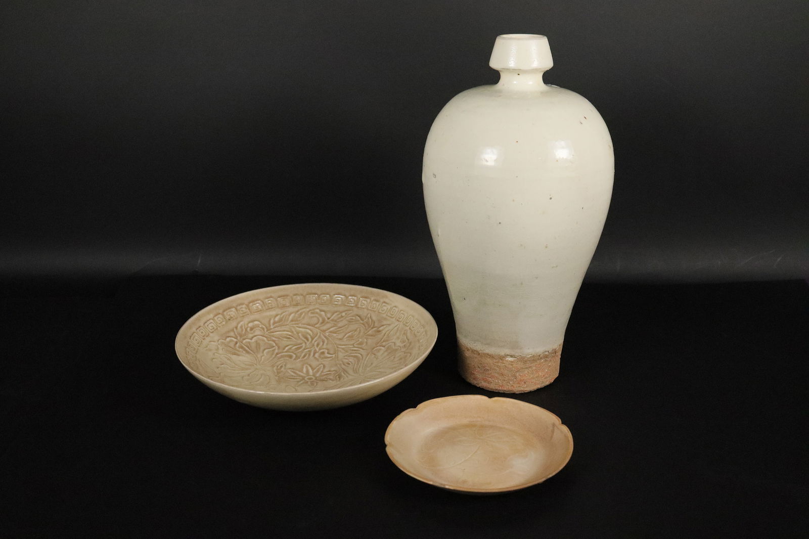 Chinese fine carved brush pot (1 of 5)