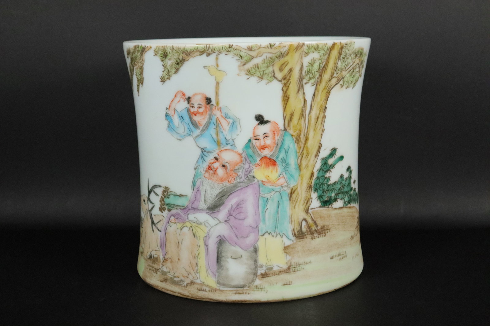 Chinese fine brush pot: Chinese fine brush pot. H: 7.5" x W: 7.75."