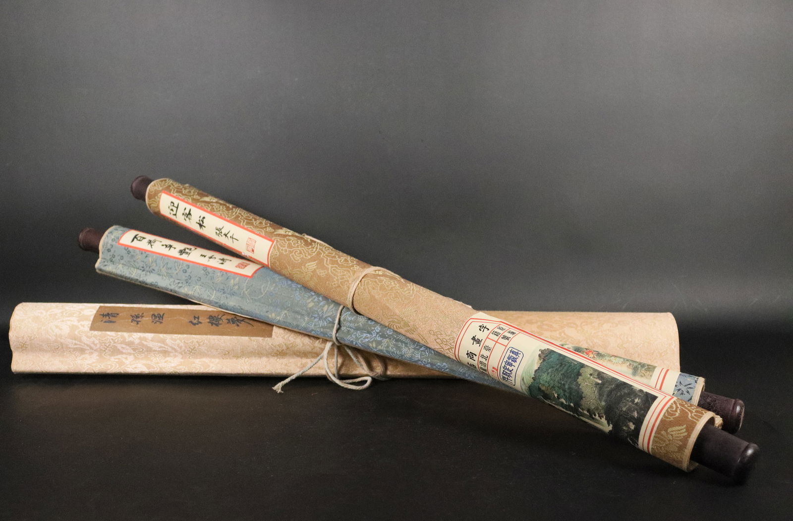 Lots Chinese fine scrolls (1 of 9)