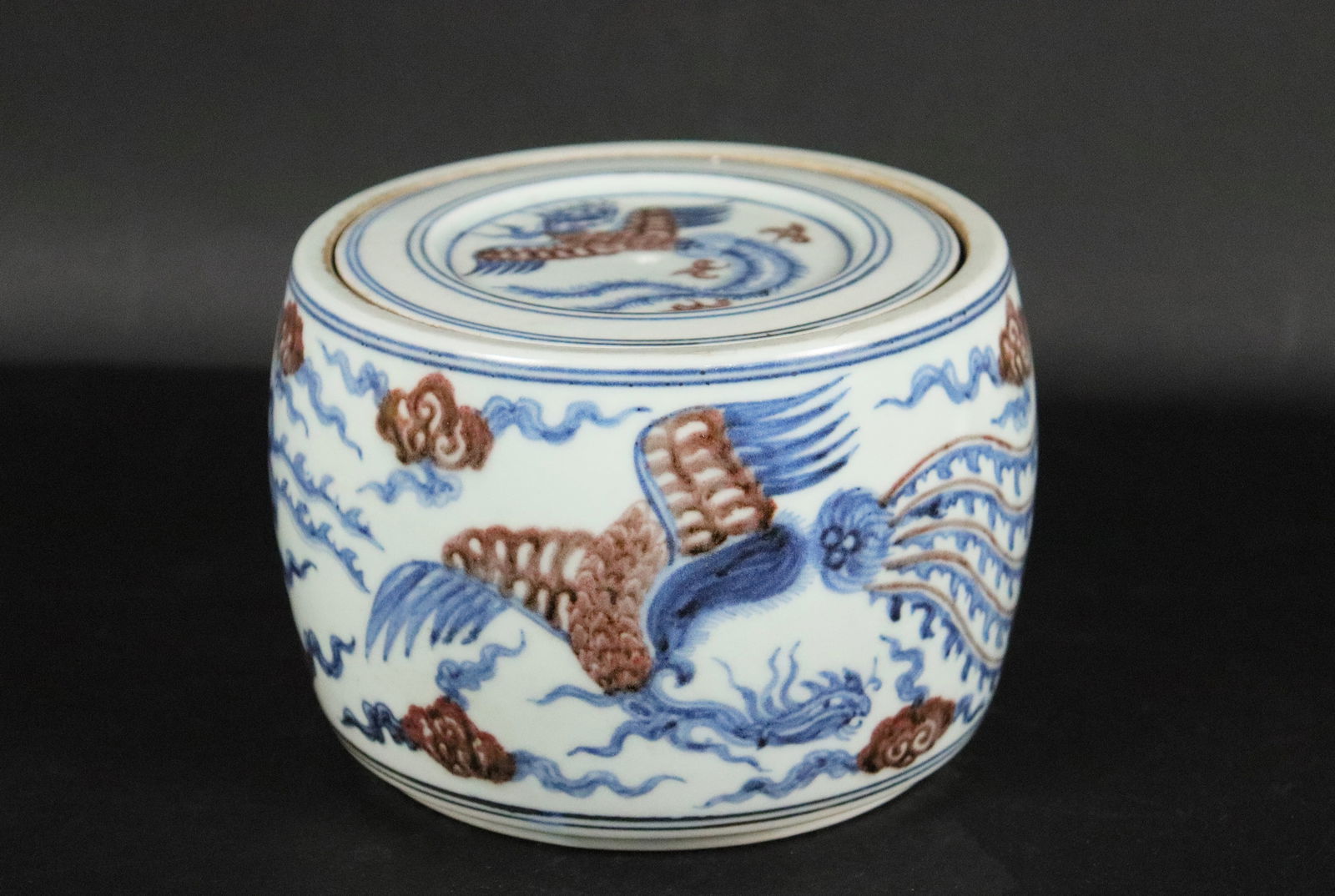 Chinese fine lid jar: Chinese fine lid jar. H: 8.5" x W: 7."