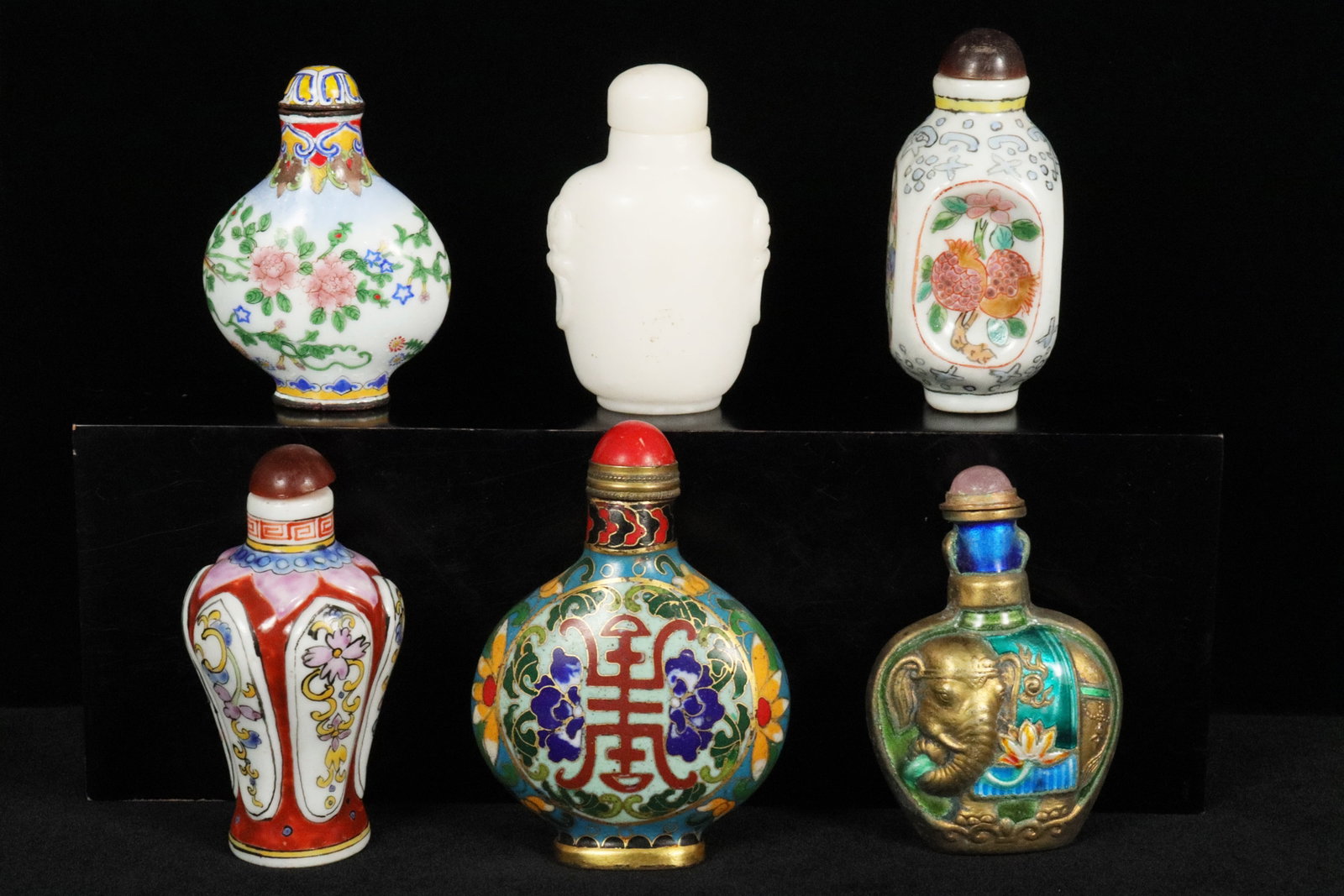 Lots Chinese snuff bottles: Lots Chinese snuff bottles.