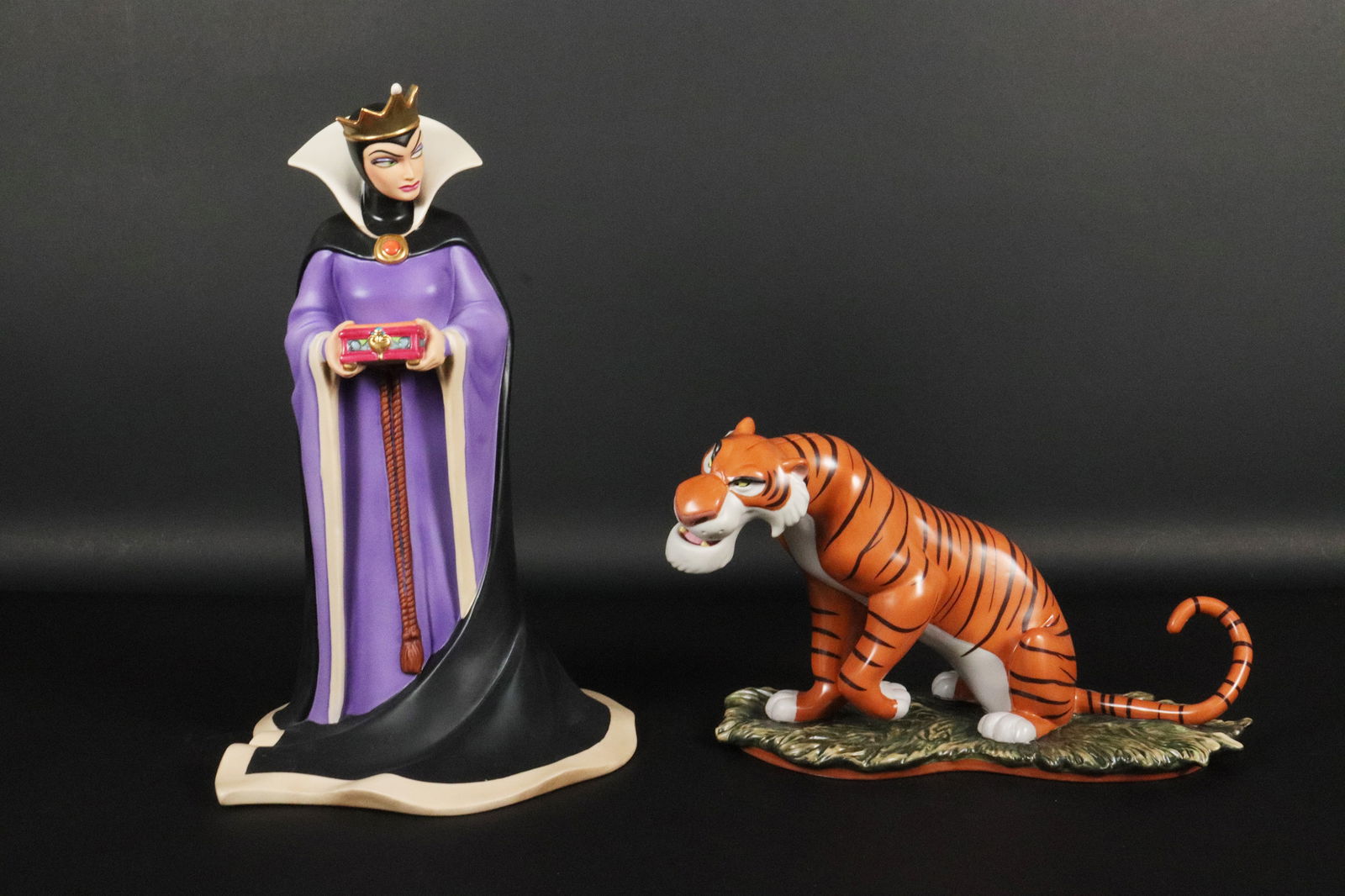 2 Disney WDCC figurine (1 of 7)