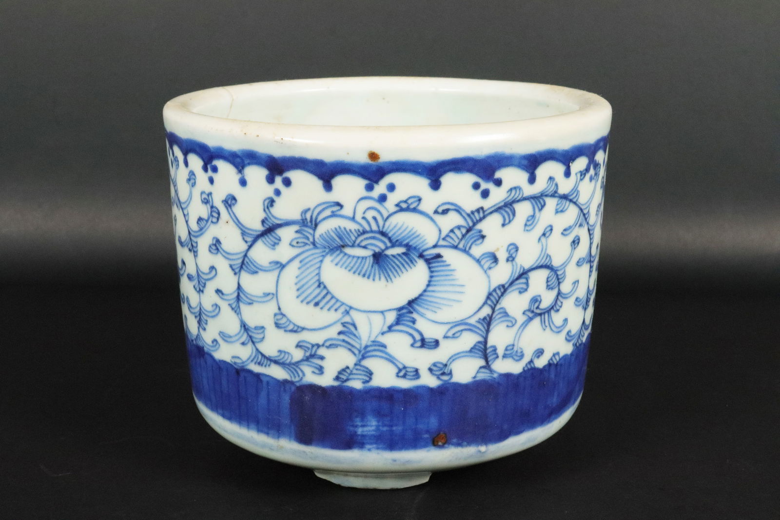 Chinese b/w fine pot (1 of 7)