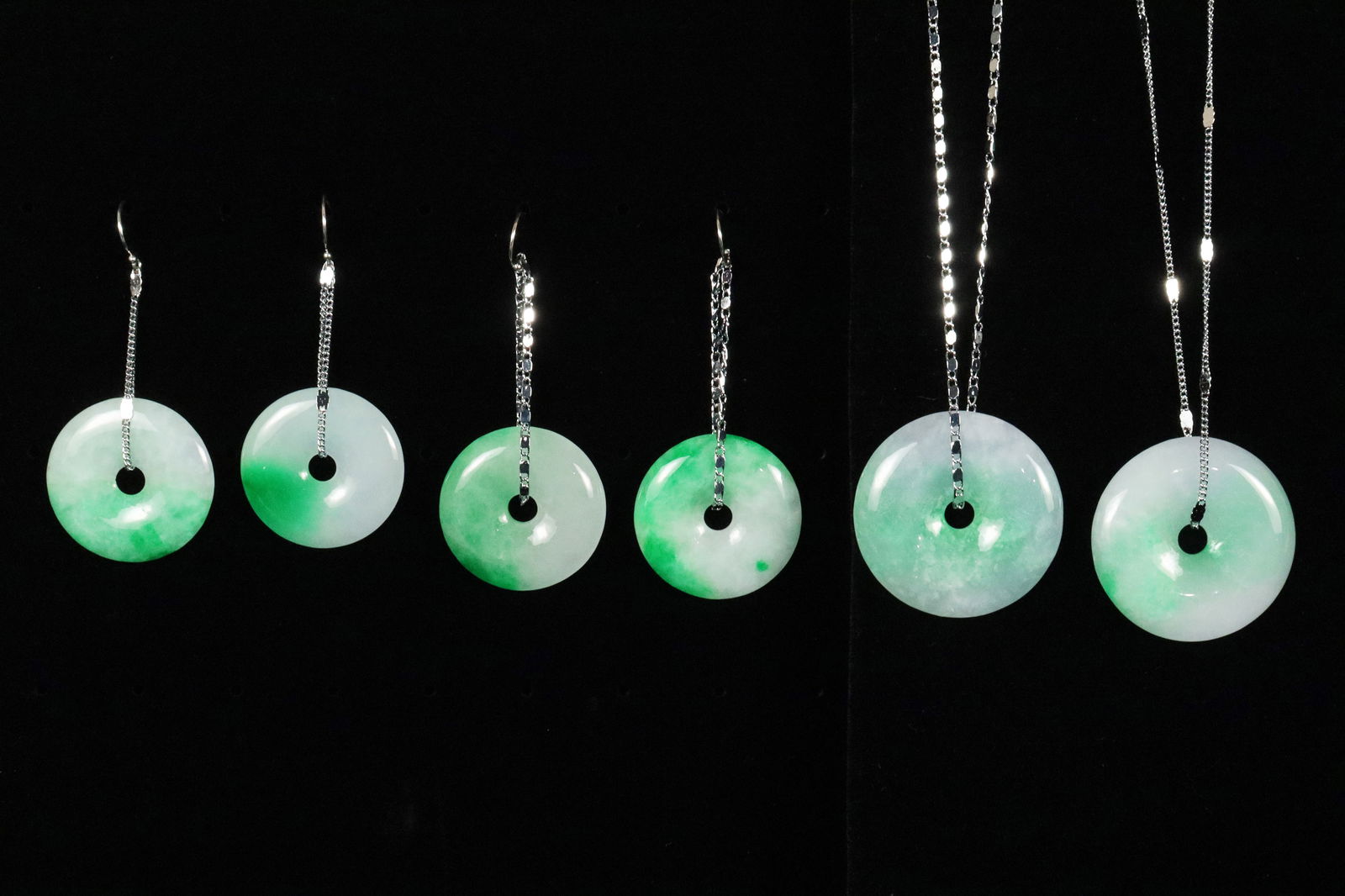 Lots Chinese jadeite pendants (1 of 7)