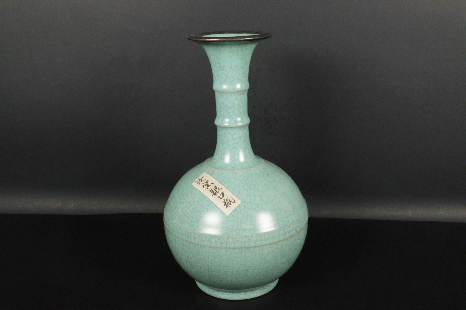Chinese fine crackled vase (1 of 7)