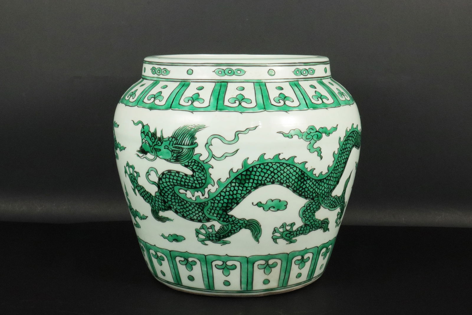Chinese green dragon jar (1 of 7)