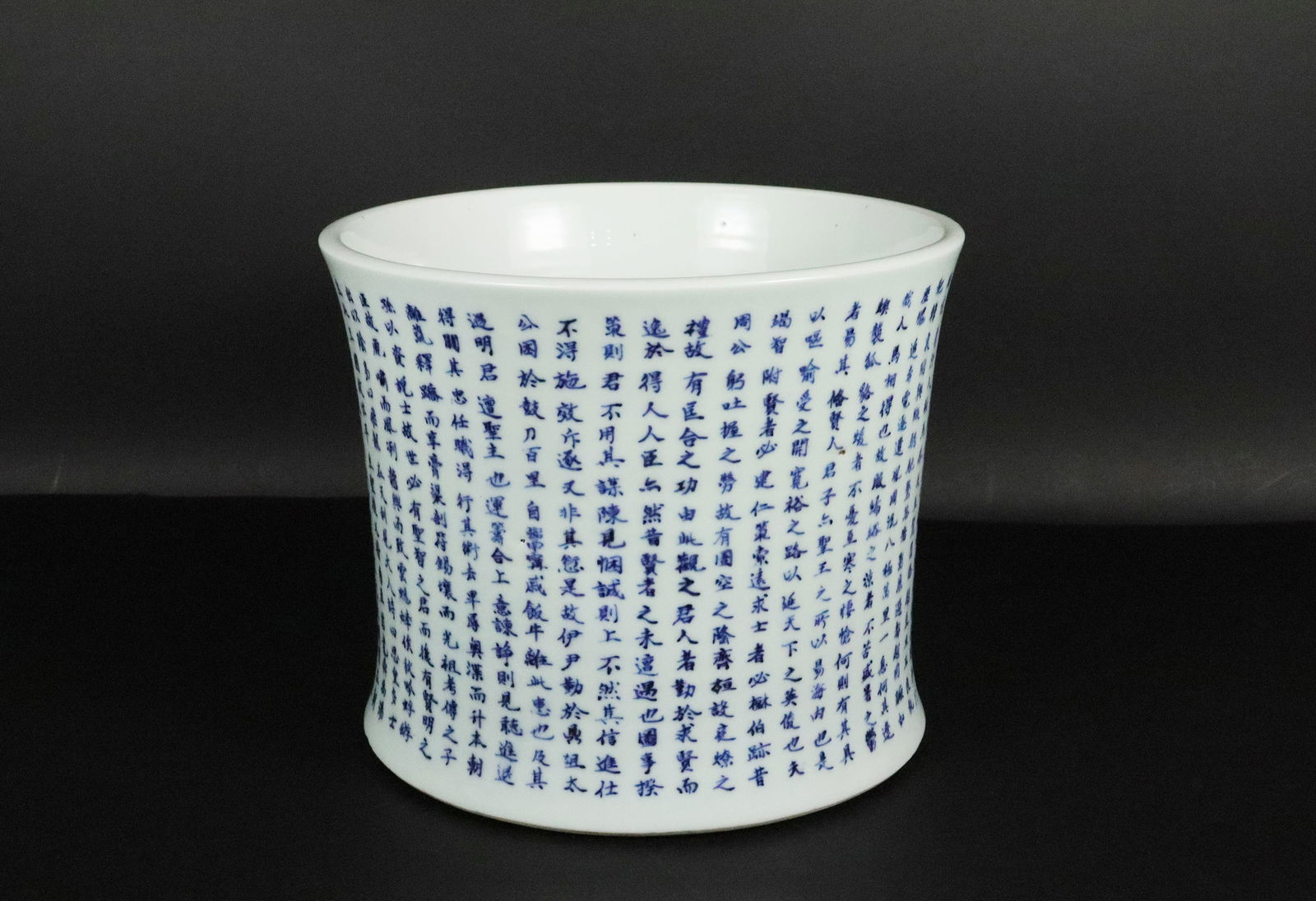 Chinese fine b/w brush pot (1 of 7)