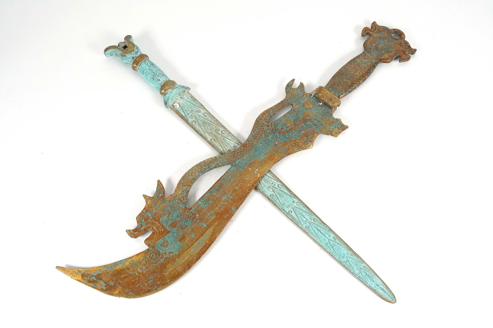 2 Chinese bronze items (1 of 6)