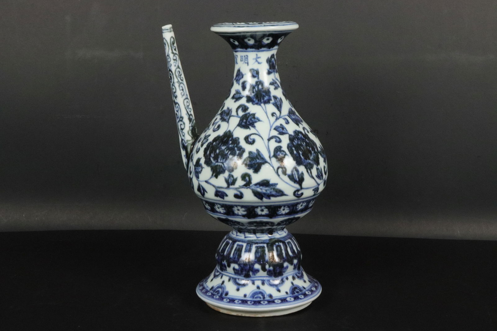 Chinese b/w fine ewer (1 of 7)