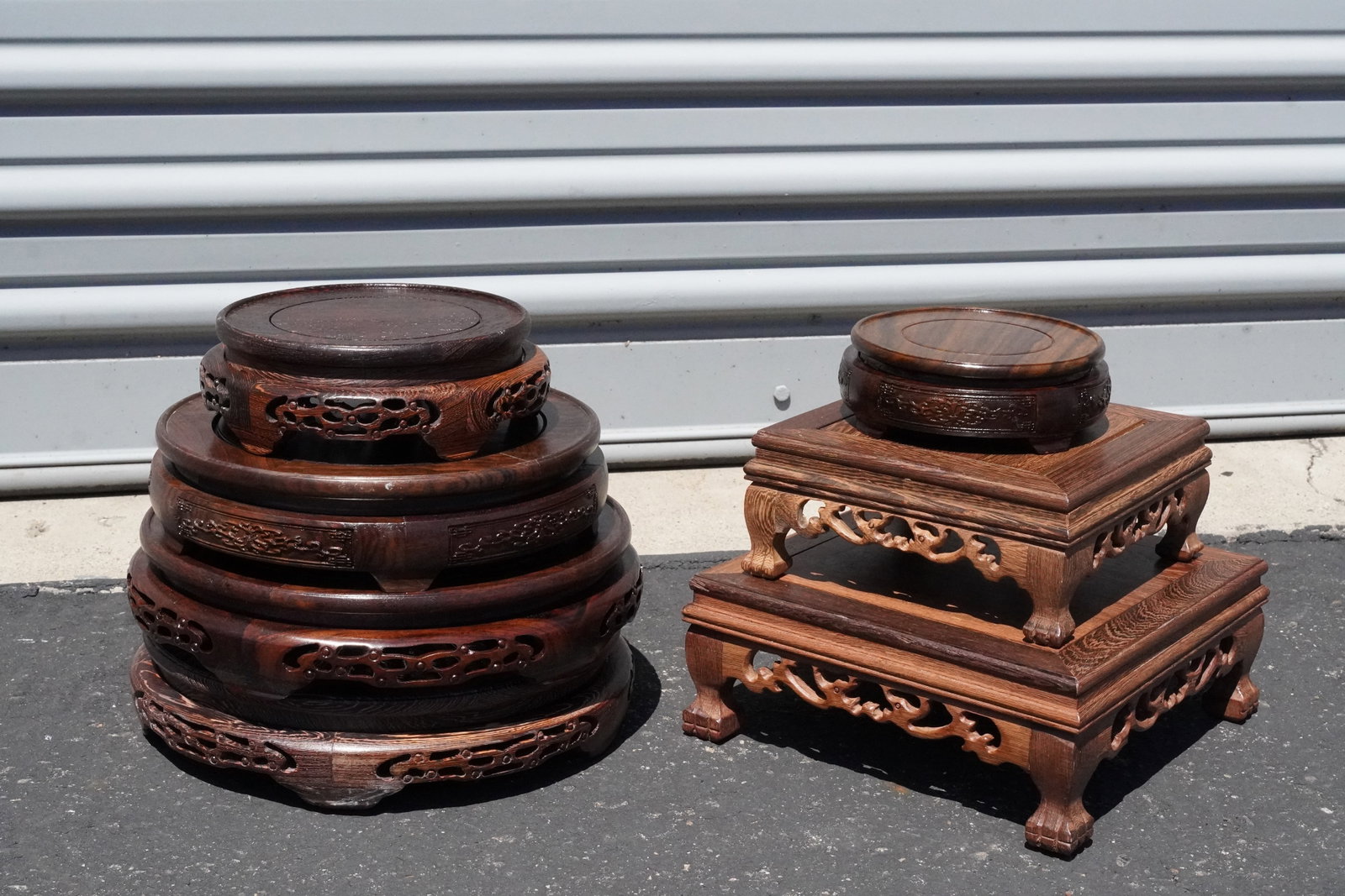 Lots Chinese wooden stands: Lots Chinese wooden stands.
