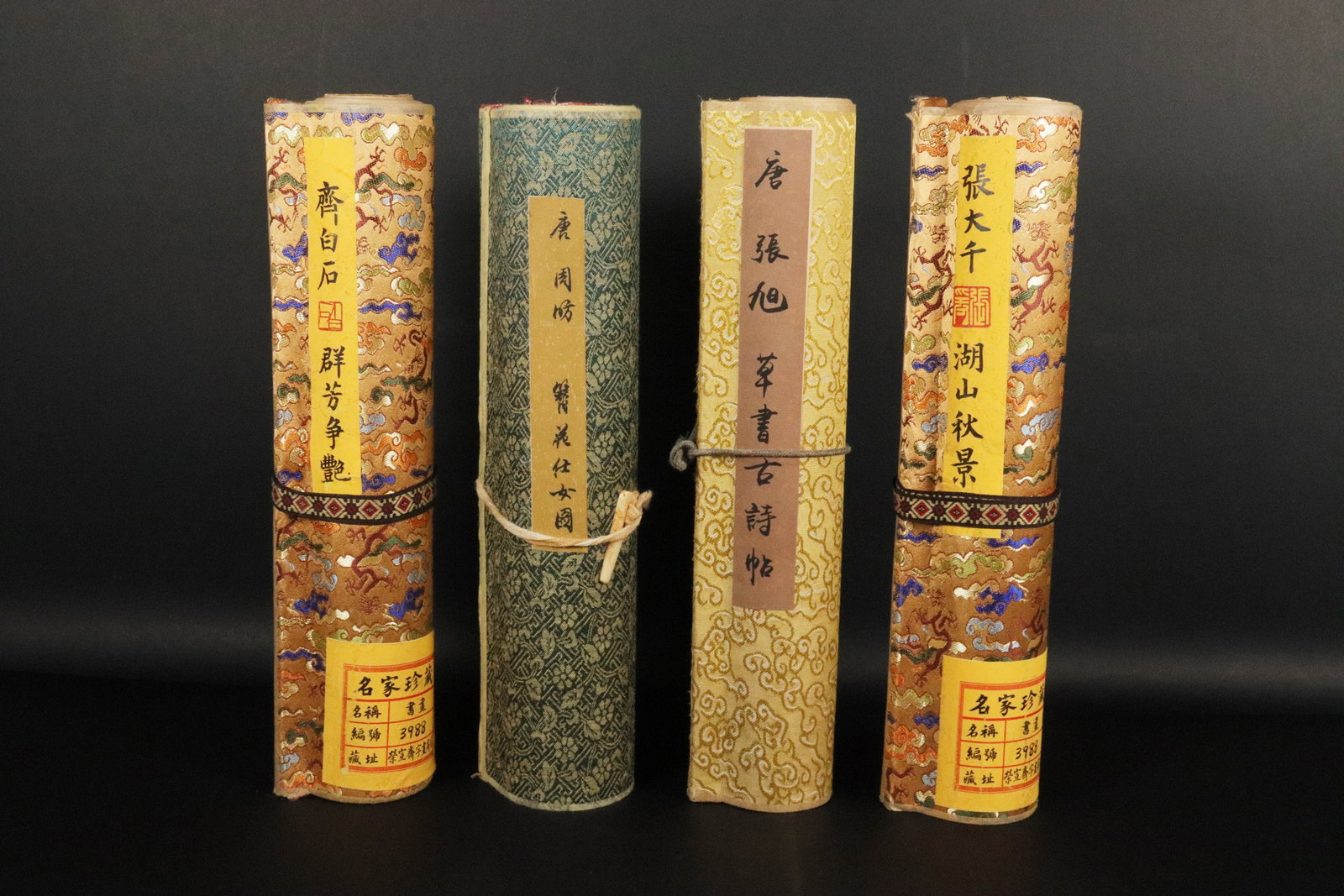 Lots Chinese scrolls: Lots Chinese hand scrolls.