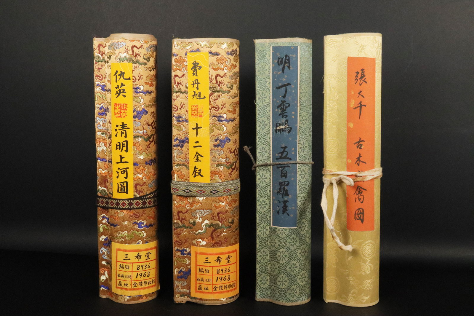 Lots Chinese scrolls: Lots Chinese hand scrolls.