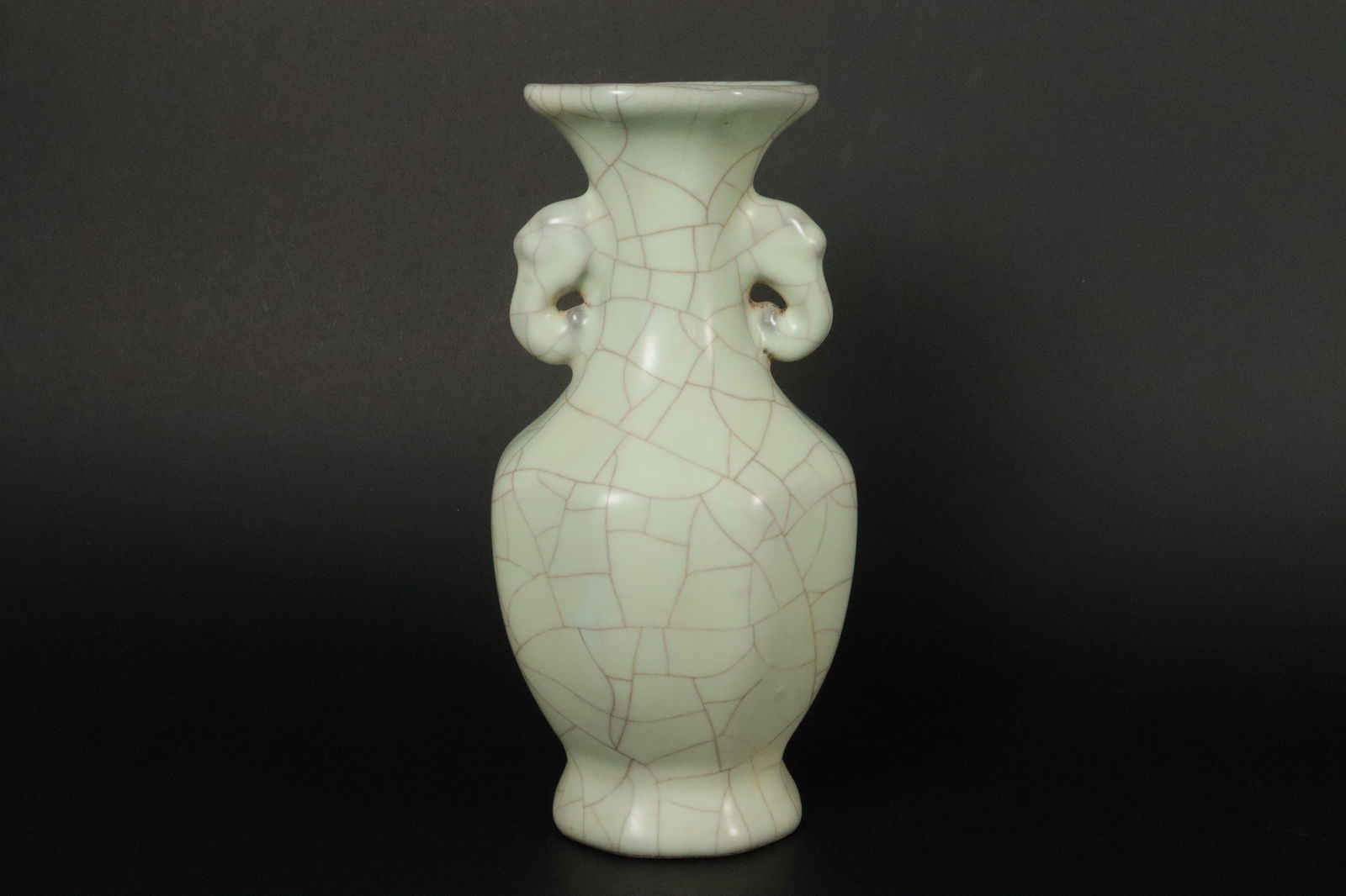 Chinese crackled vase (1 of 7)