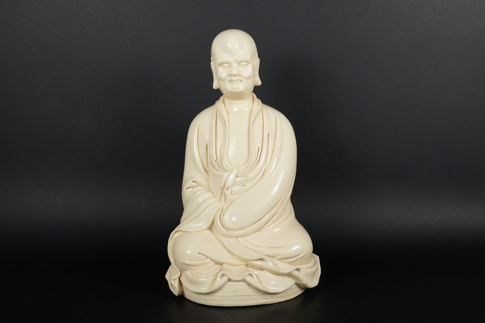 Chinese fine statue (1 of 7)