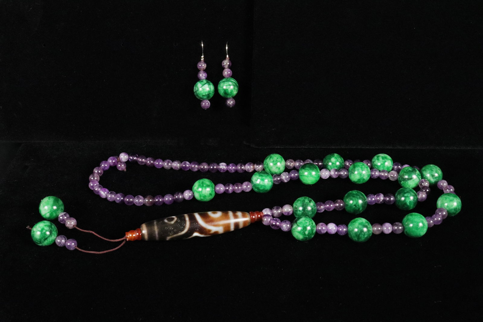 Tibetan fine dzi bead (1 of 7)