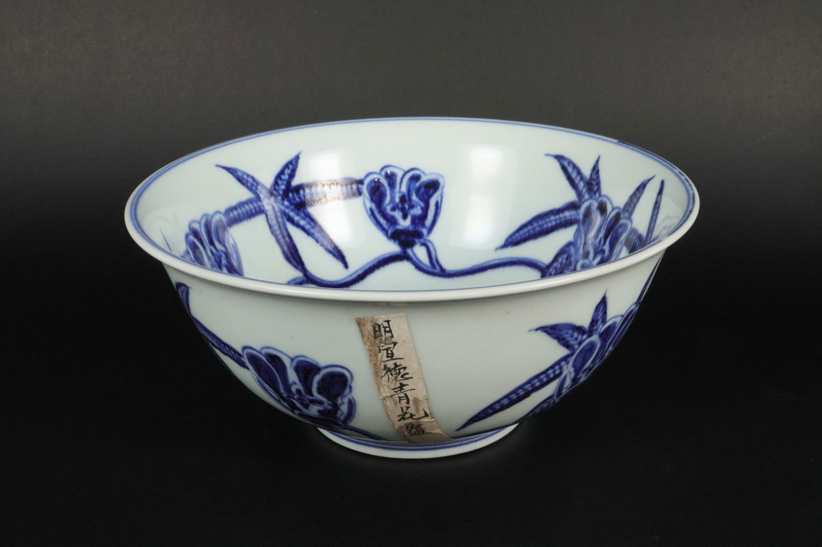 Chinese b/w fine bowl (1 of 7)