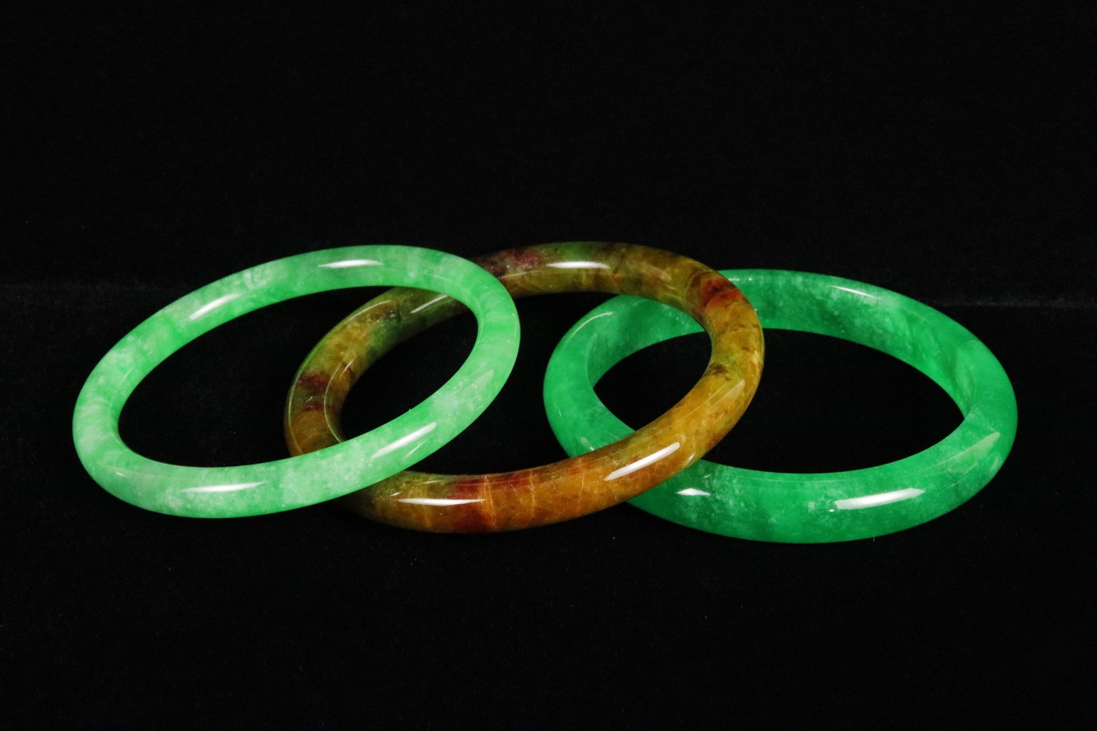 Lots Chinese bangles: Lots Chinese fine bangles, apple green.