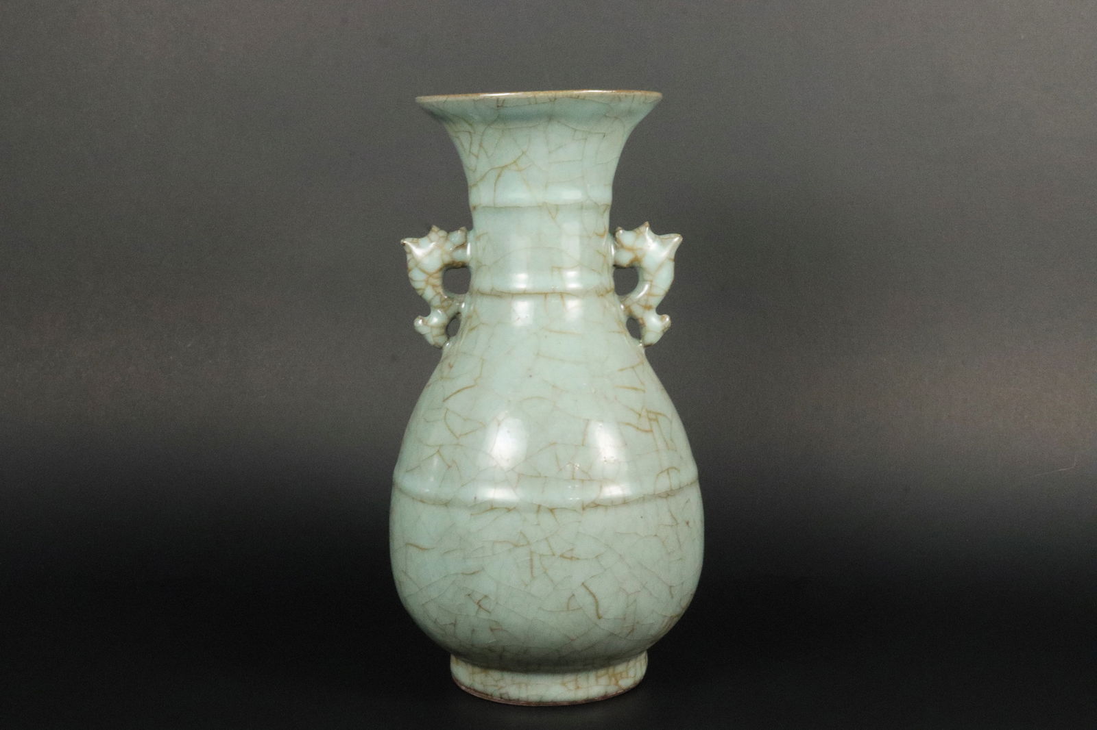 Chinese fine handled vase (1 of 7)