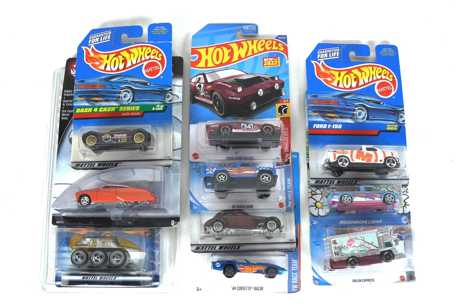 Lots Hot Wheels: Lots Hot Wheels in original packaging.