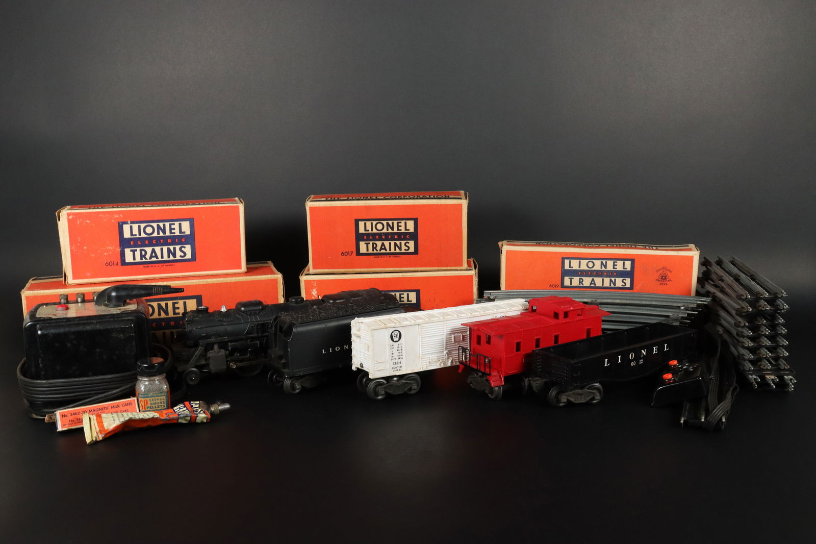 Lots Lionel trains (1 of 7)