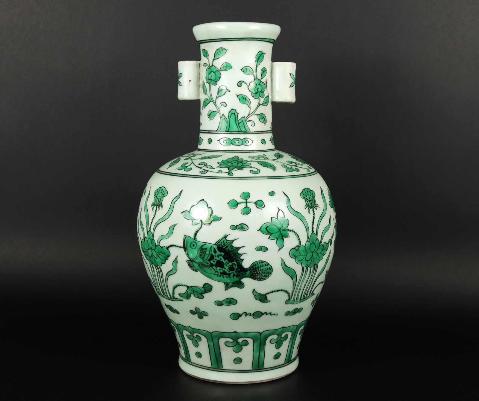 Chinese fine green vase (1 of 7)