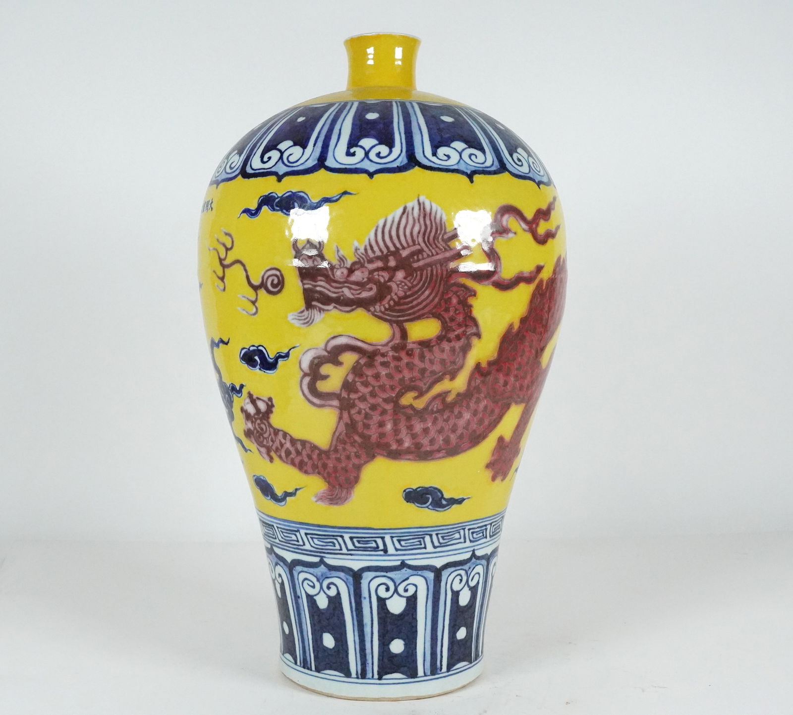 Chinese tall important vase (1 of 6)