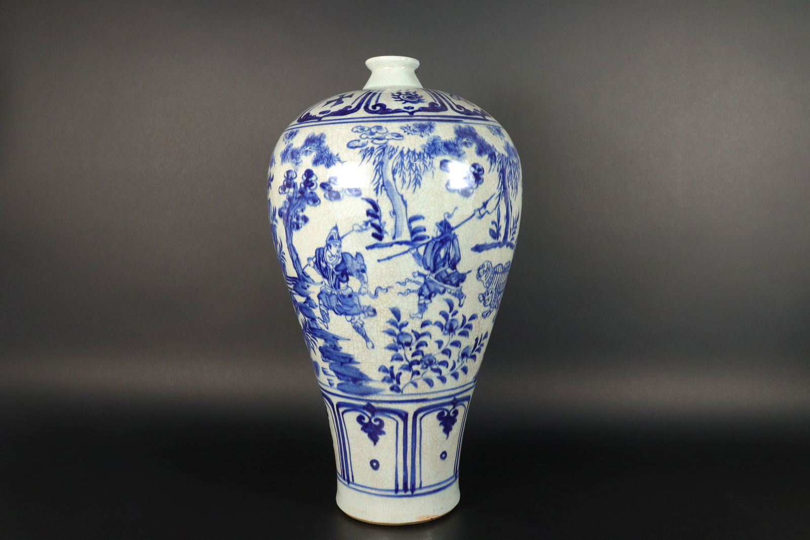 Chinese fine b/w vase (1 of 6)