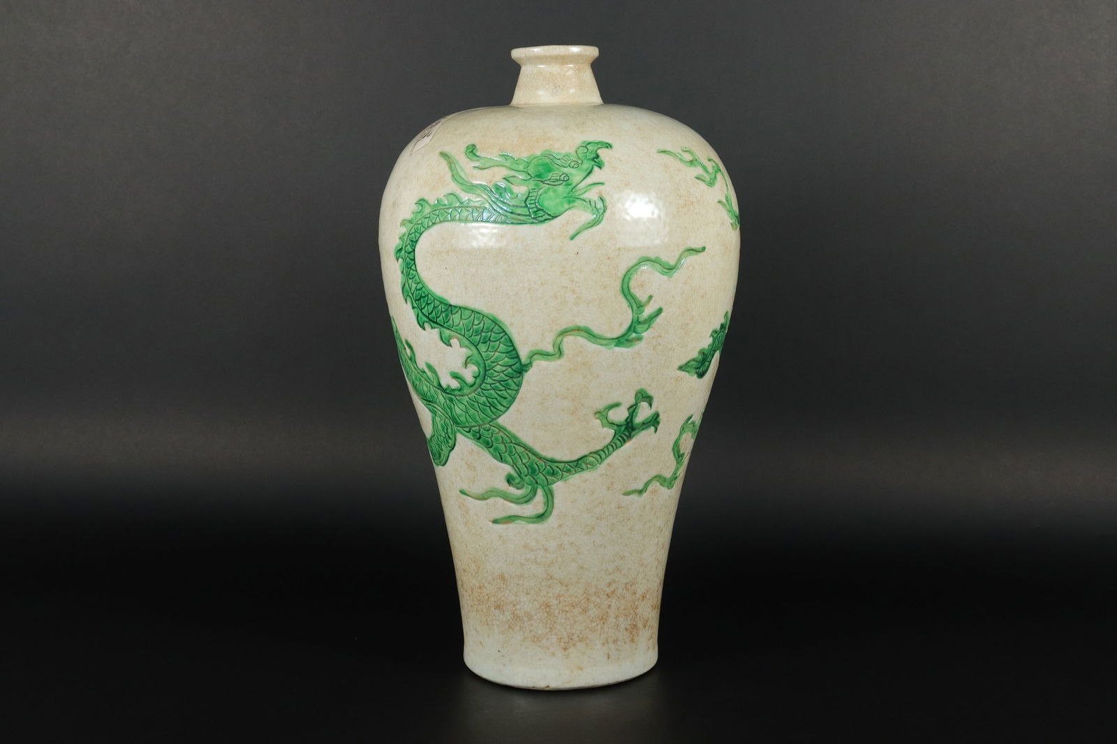 Chinese green dragon vase (1 of 7)