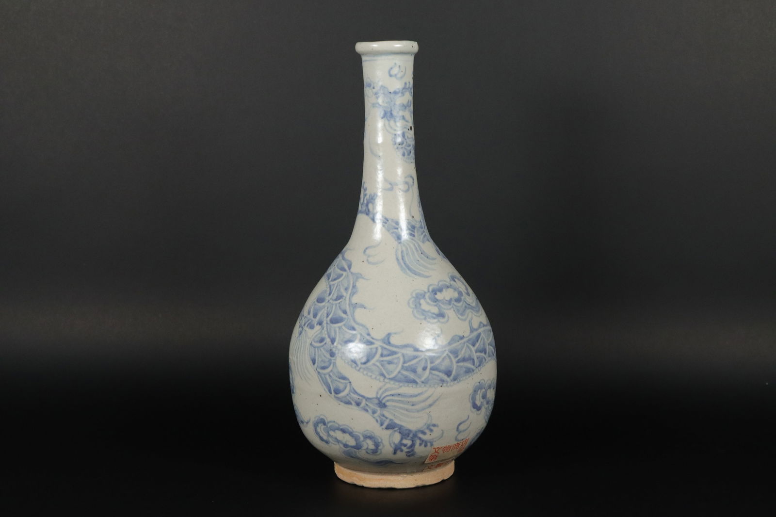 Chinese fine b/w vase (1 of 7)
