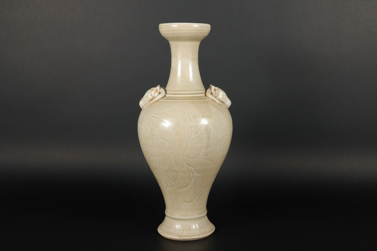 Chinese white glaze vase (1 of 7)