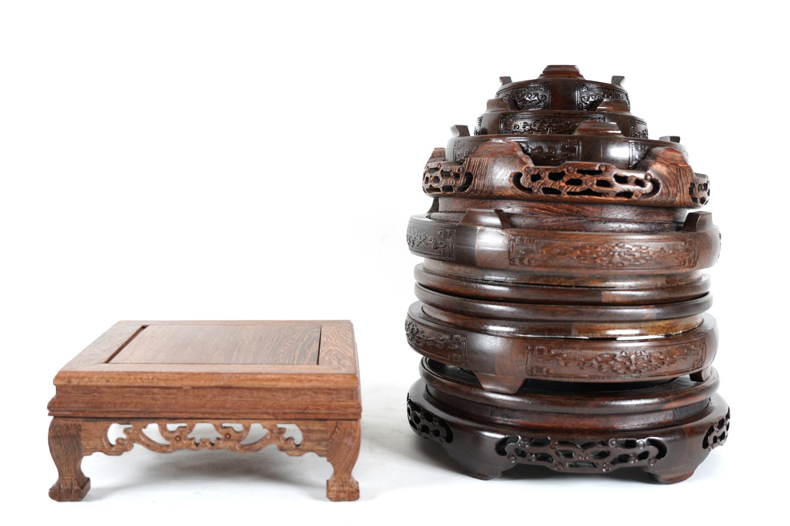 Lots Chinese stands: Lots Chinese fine wooden stands.