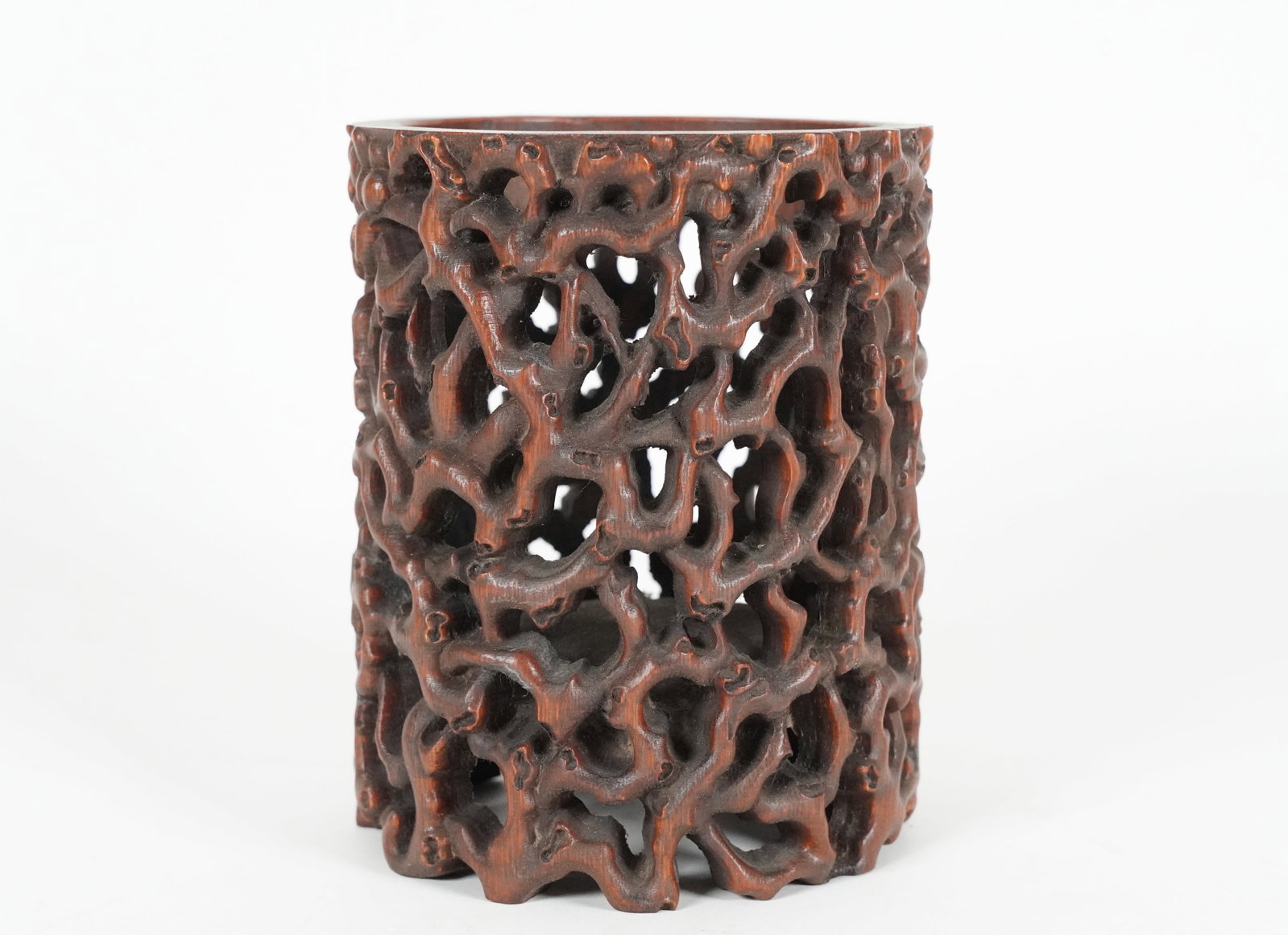 Chinese fine brush pot: Chinese fine brush pot. H: 6.1" x W: 4.75."