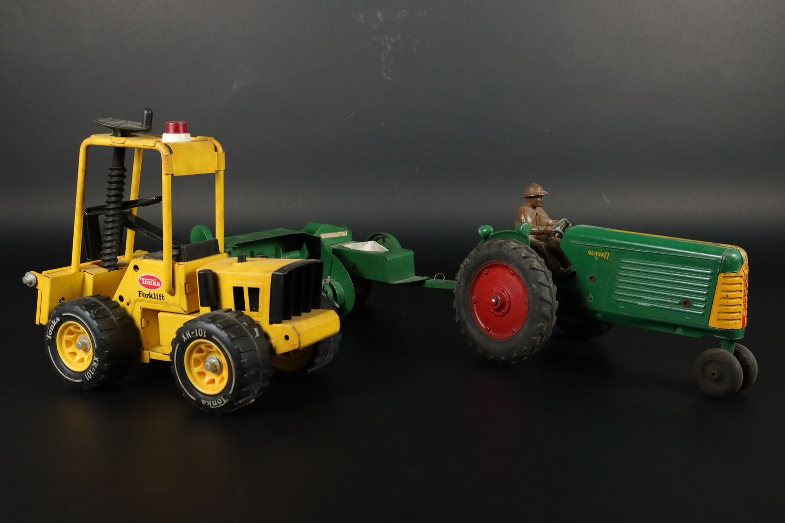 2 farm truck figures (1 of 7)
