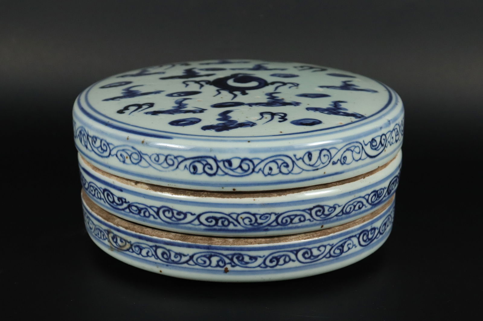 Chinese b/w lid box (1 of 7)