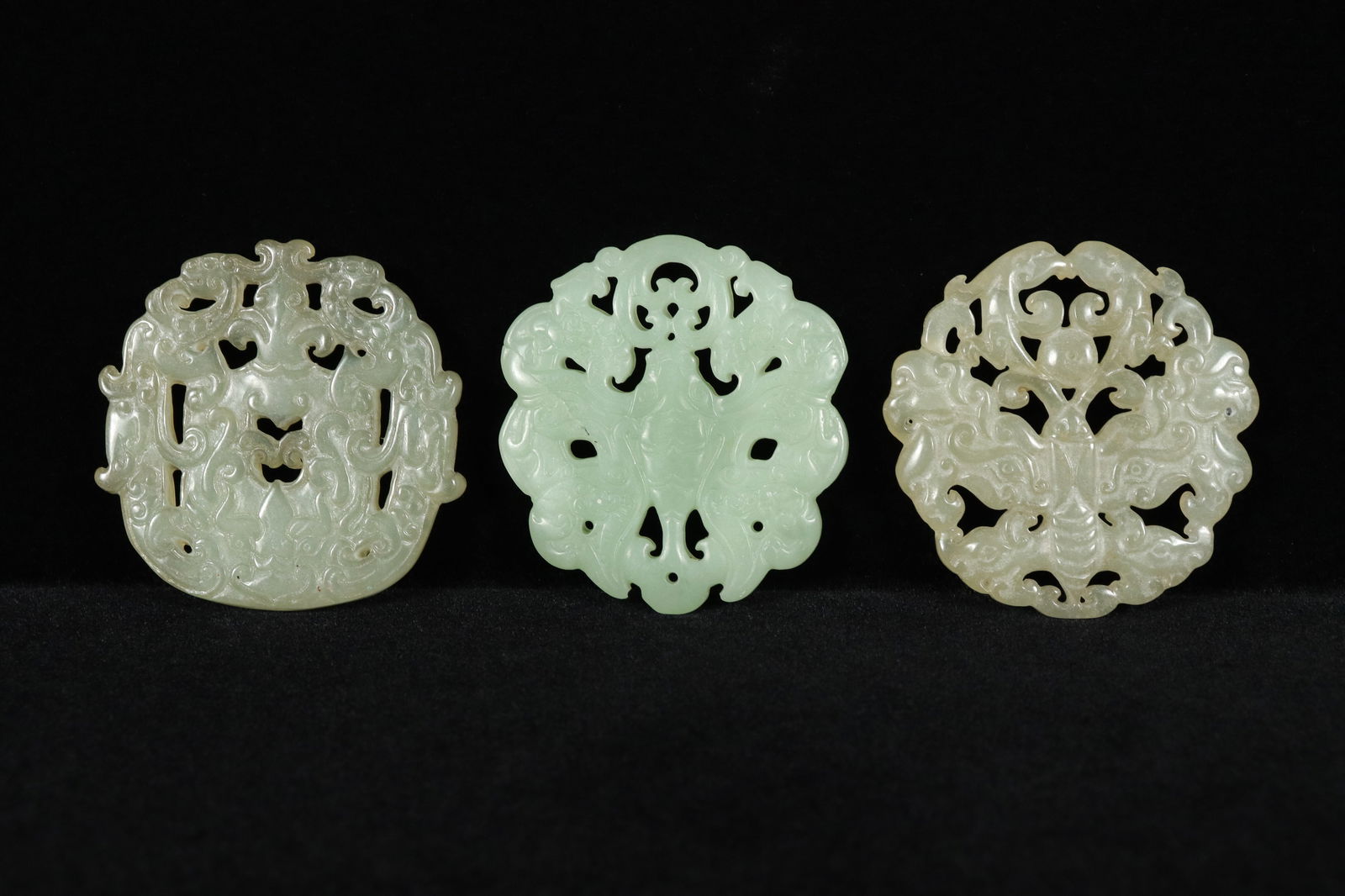 Lots Chinese plaques (1 of 7)