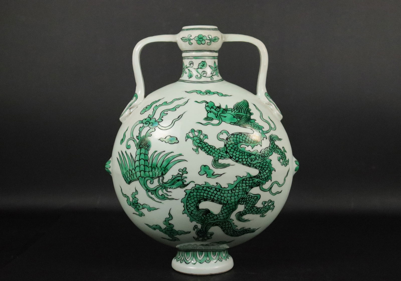 Chinese green dragon vase (1 of 7)