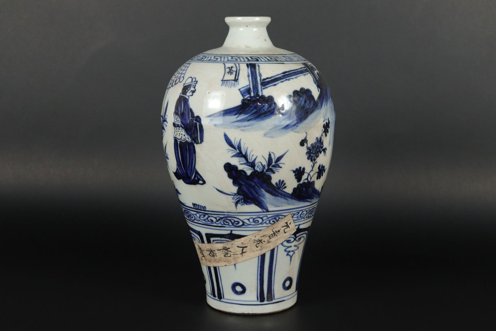 Chinese fine b/w vase (1 of 6)