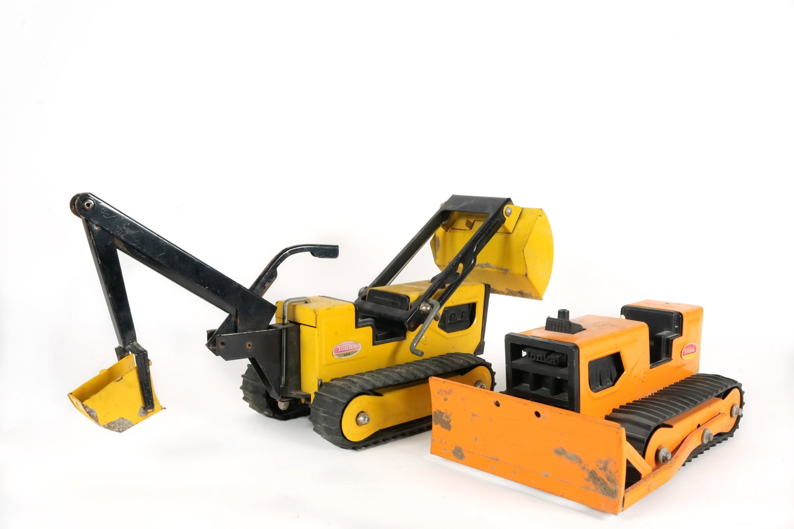 2 vintage crane: 2 vintage metallic crane, one is vintage Tonka. Largest H: 8" x W: 5."