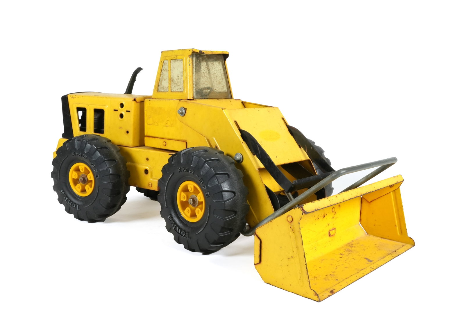 Tonka yellow truck: Tonka vintage farm yellow truck. H: 9.5" x W: 22."