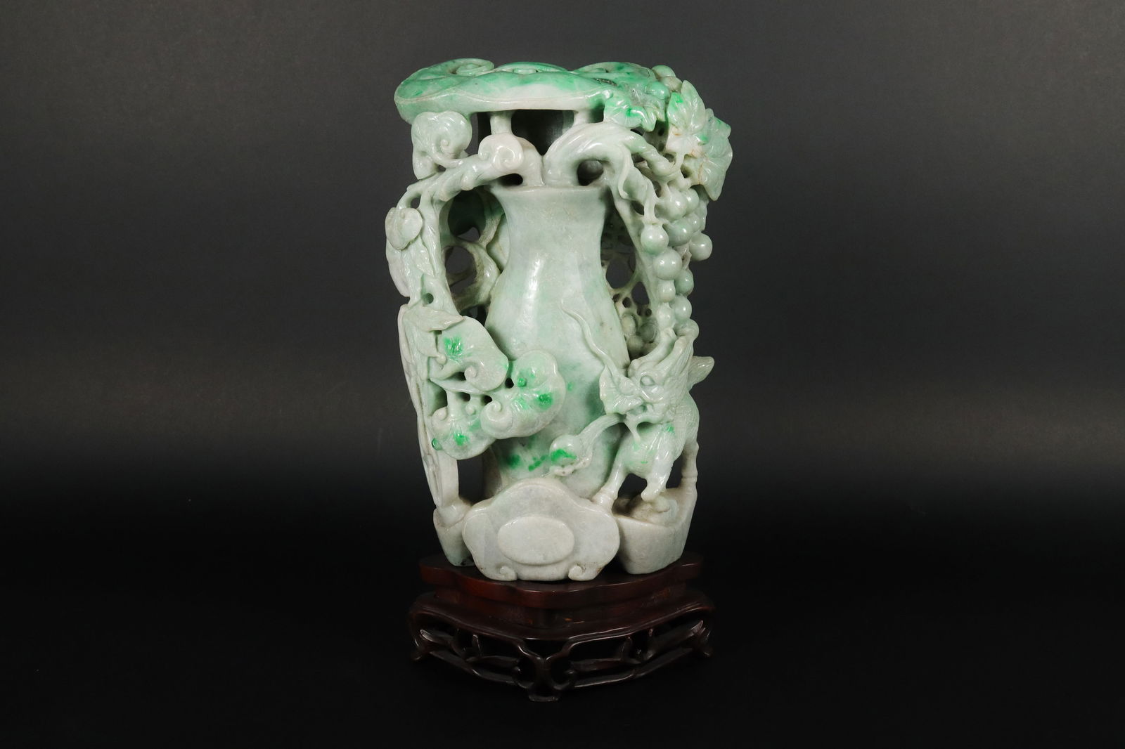 Chinese jadeite figure (1 of 7)