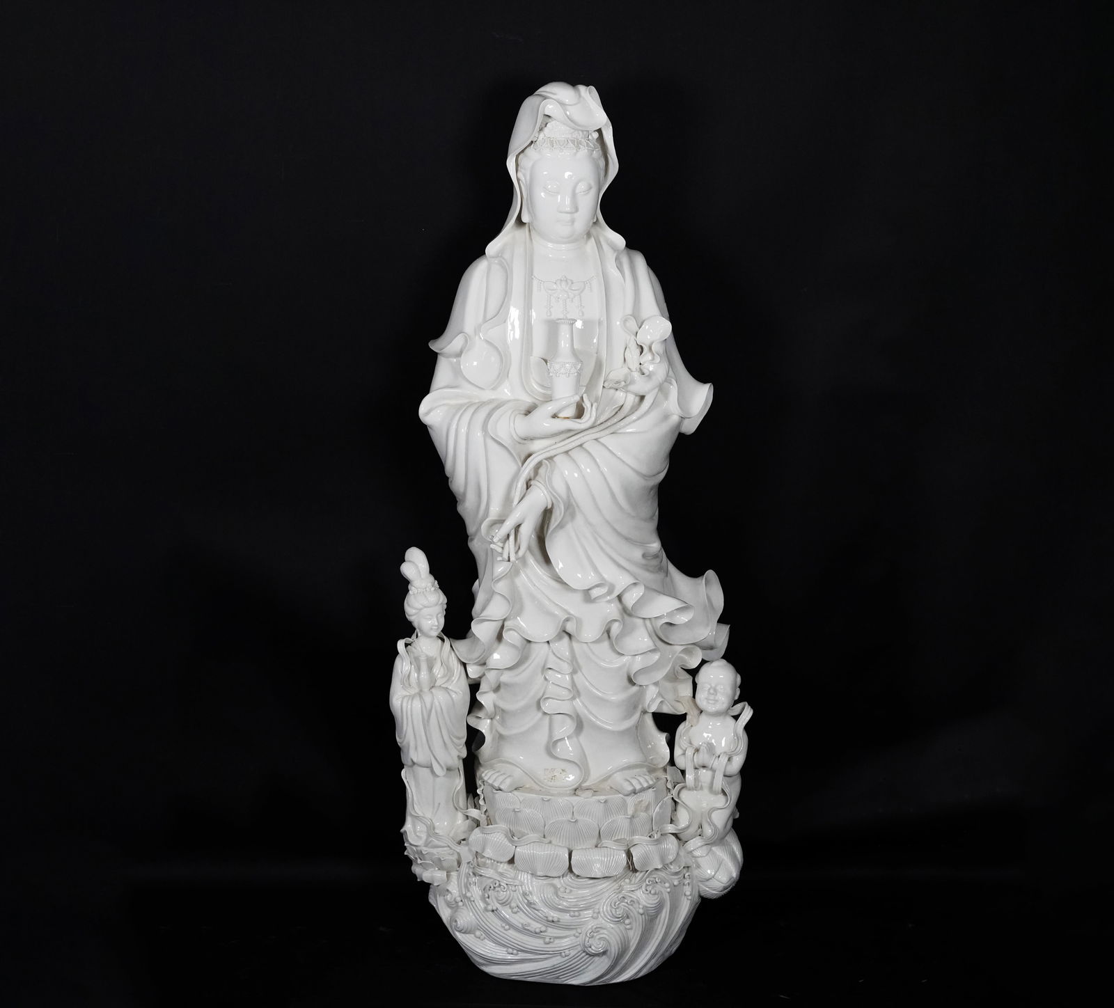 Chinese large statue (1 of 9)