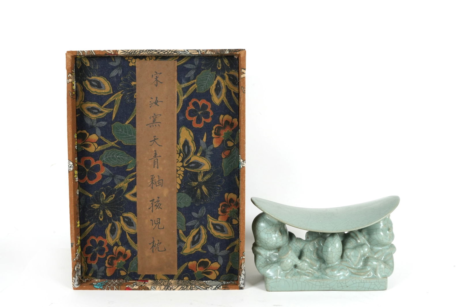 Chinese crackled porcelain (1 of 8)