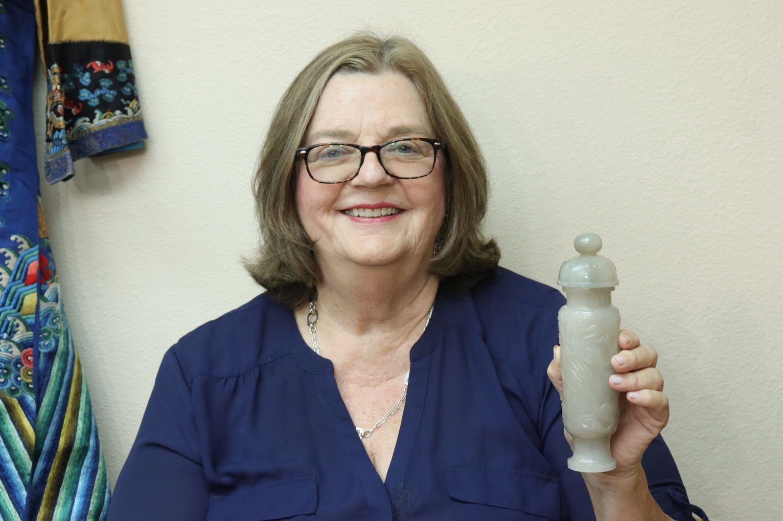 Chinese jade vase (1 of 8)