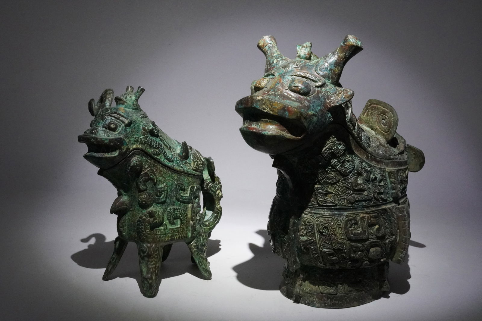2 Chinese bronze vessels (1 of 7)