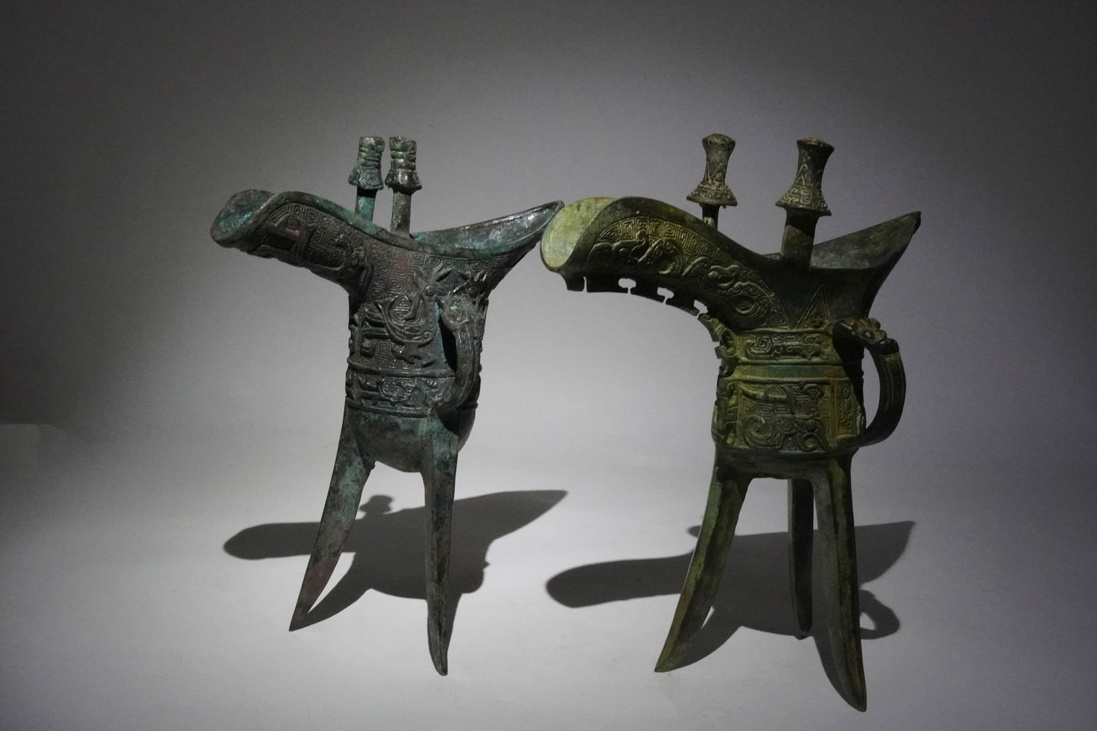 2 Chinese bronze cups (1 of 7)