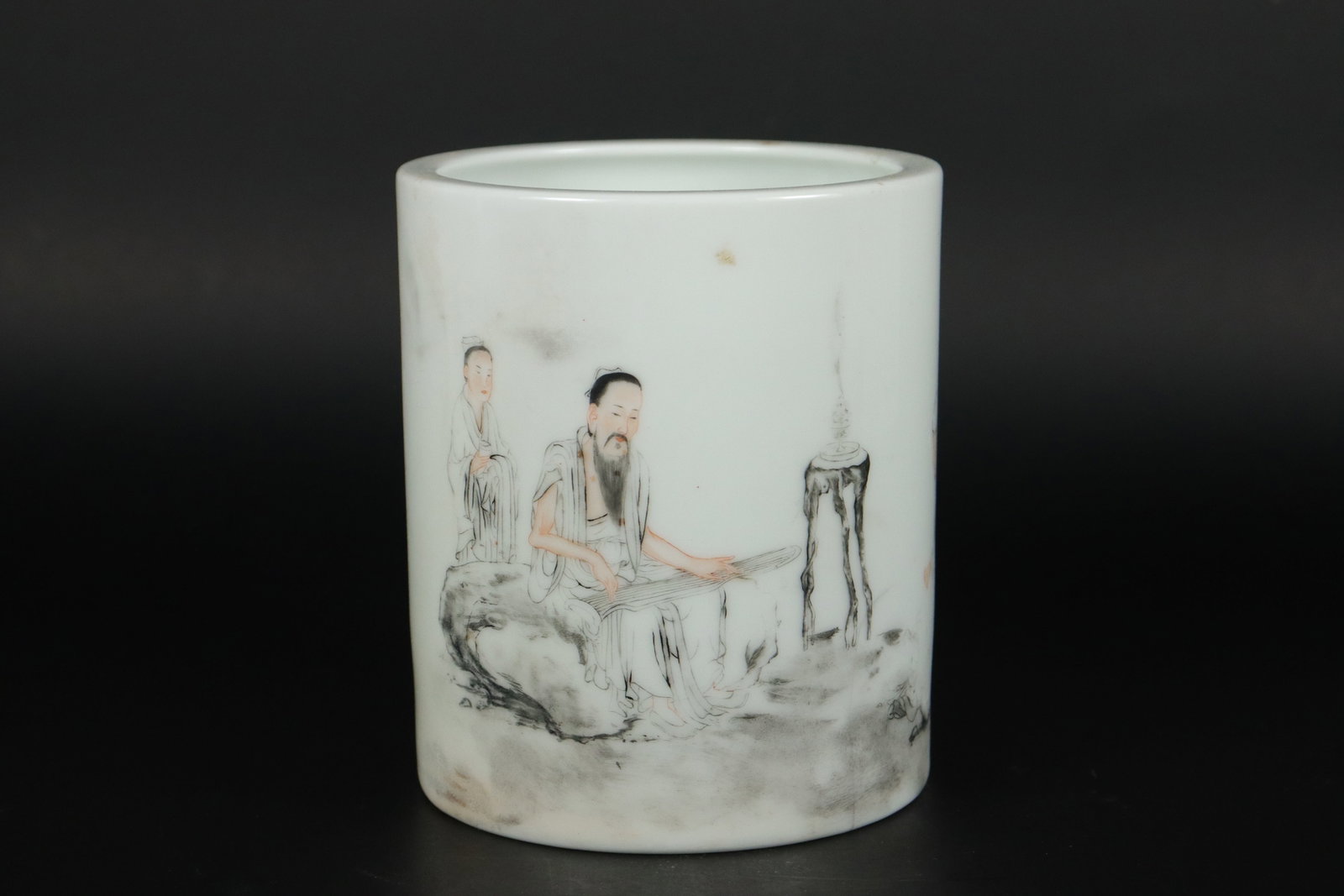 Chinese fine brush pot: Chinese fine brush pot. H: 5" x W: 4.25."