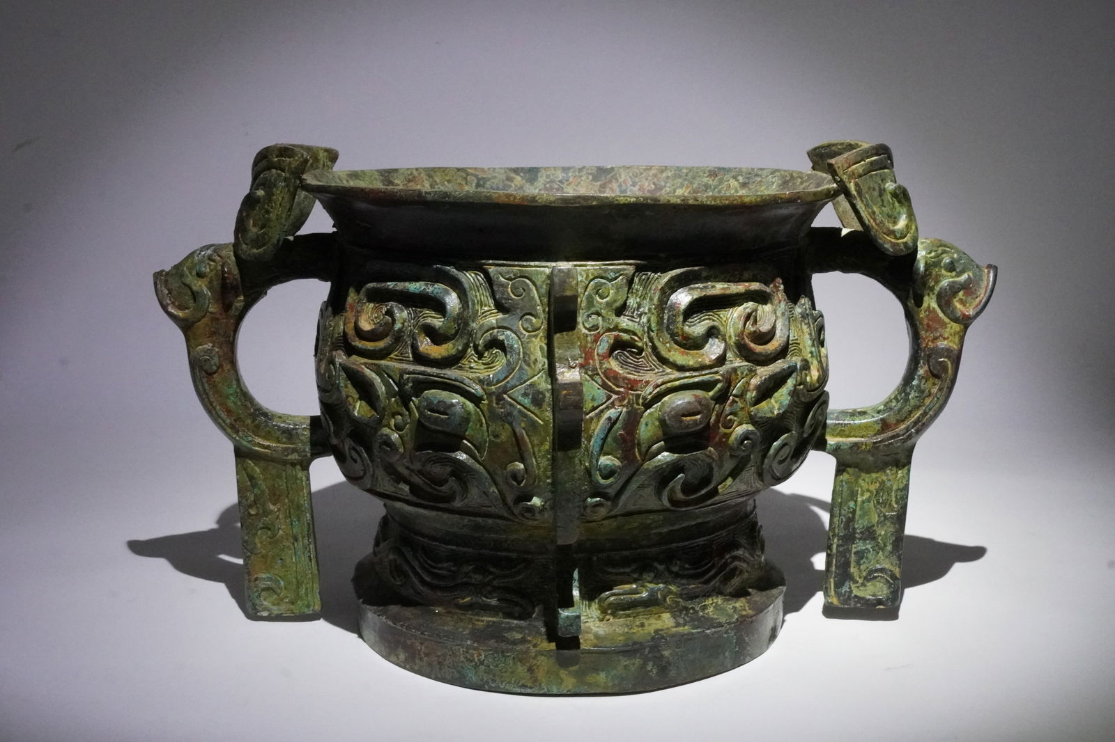 Chinese important bronze vessel (1 of 6)