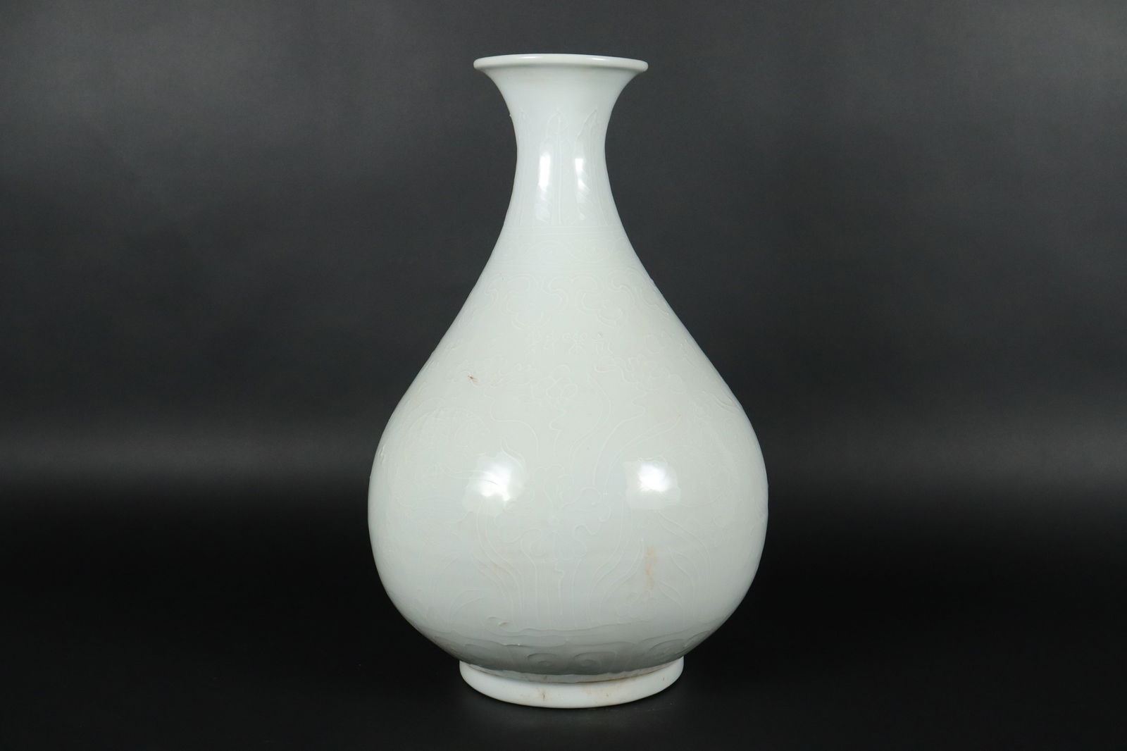 Chinese large white vase (1 of 7)